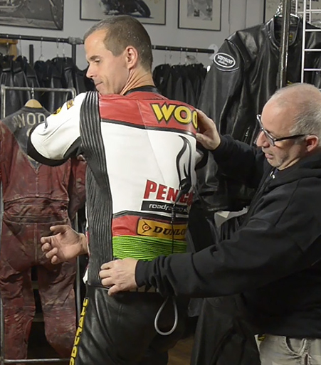 Back expansion elastic pleats work like the side elastic pleats expanding when the air bag is activated. Panels also allows for a larger range of movement and comfort for the rider.
